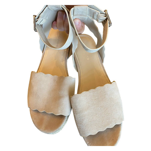 Like new! Women’s Marc Fisher Faithful Platform Sandals Gray Suede Size 9 M - Picture 2 of 6